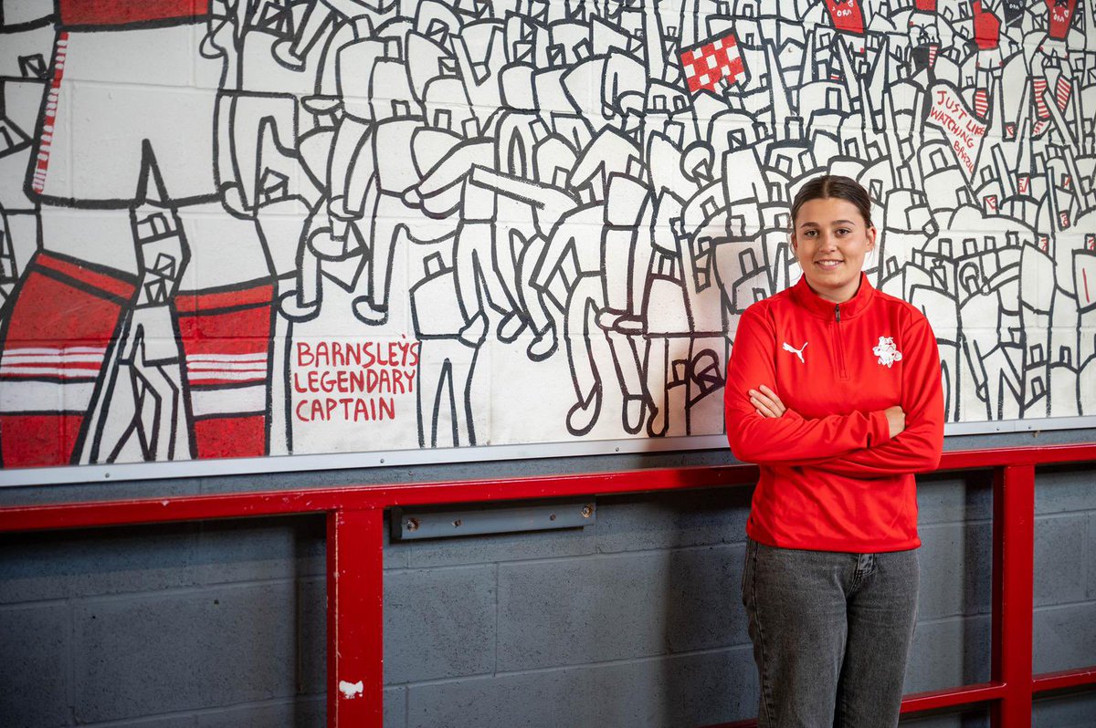 BarnsleyFCW's tweet image. Busy week for the Womens team! Some players resigning and some new faces. Full interviews to follow ⚽️

You Reds🫵🏻❤️