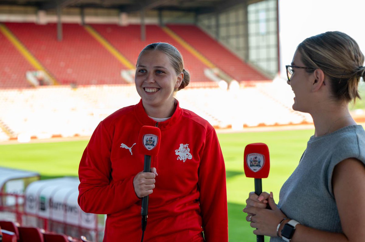 BarnsleyFCW's tweet image. Busy week for the Womens team! Some players resigning and some new faces. Full interviews to follow ⚽️

You Reds🫵🏻❤️
