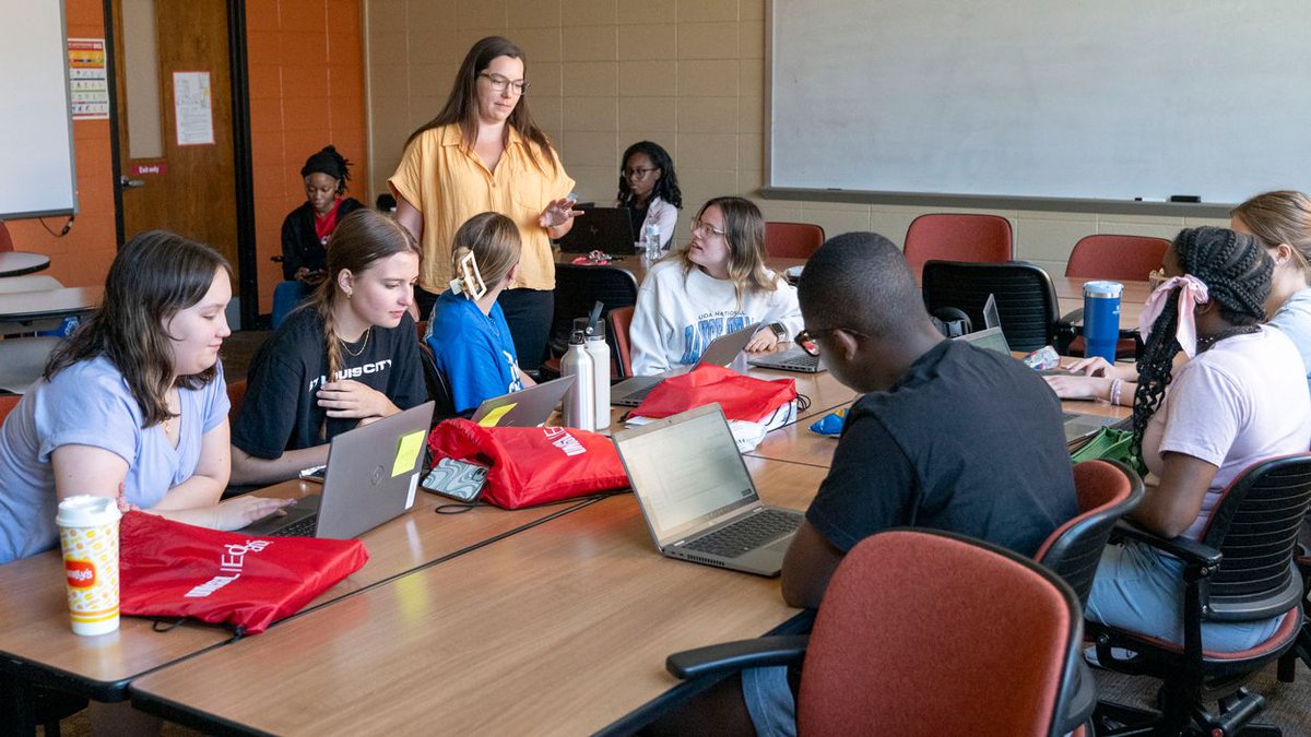 The College of Education recently hosted the Future Teacher Leadership Academy. The summer program provides high school students a chance to experience life on a college campus while earning college credit. These future educators will transform lives! buff.ly/3W8EegO