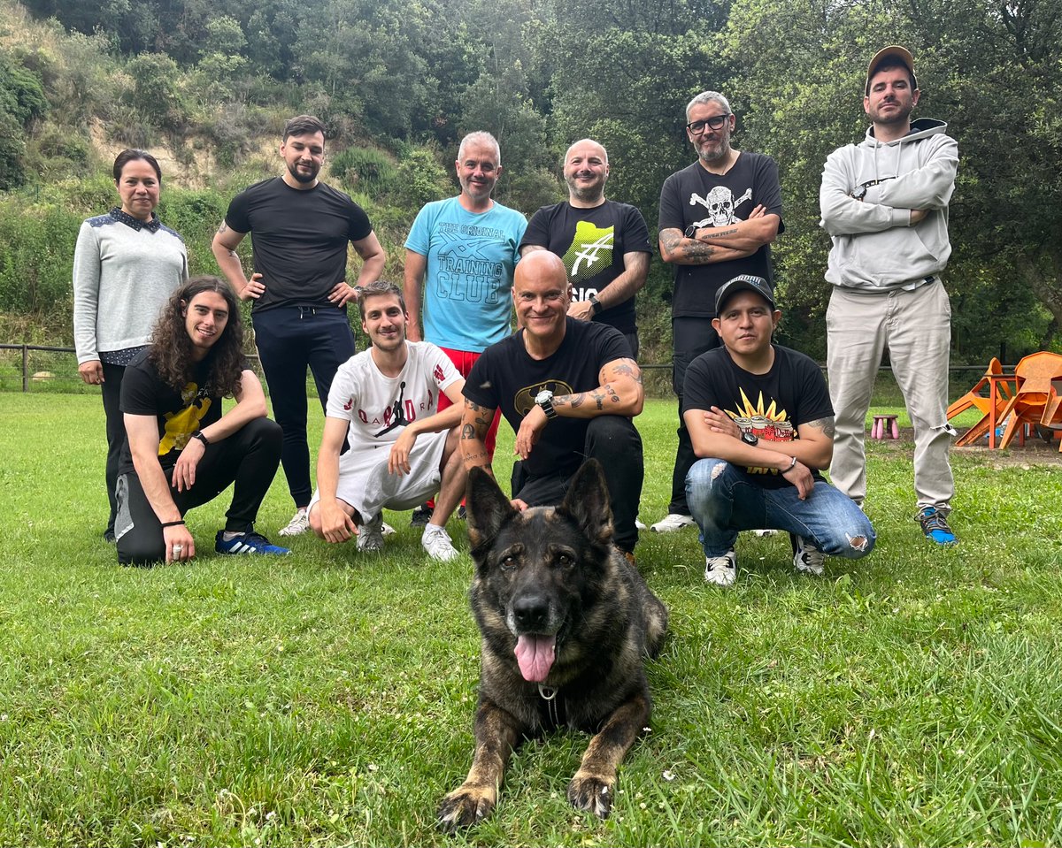 Canlladruc's tweet image. Aquesta setmana oferim un curs per a futurs guies canins a Barcelona! 
👮‍♀️👮
Esta semana ofrecemos un curso para futuros guías caninos en Barcelona. 
👮👮‍♀️
This week we are offering a k9 handler course in Barcelona! 

#guiacanino #guiascaninos #k9handler #k9handlers #lladruc