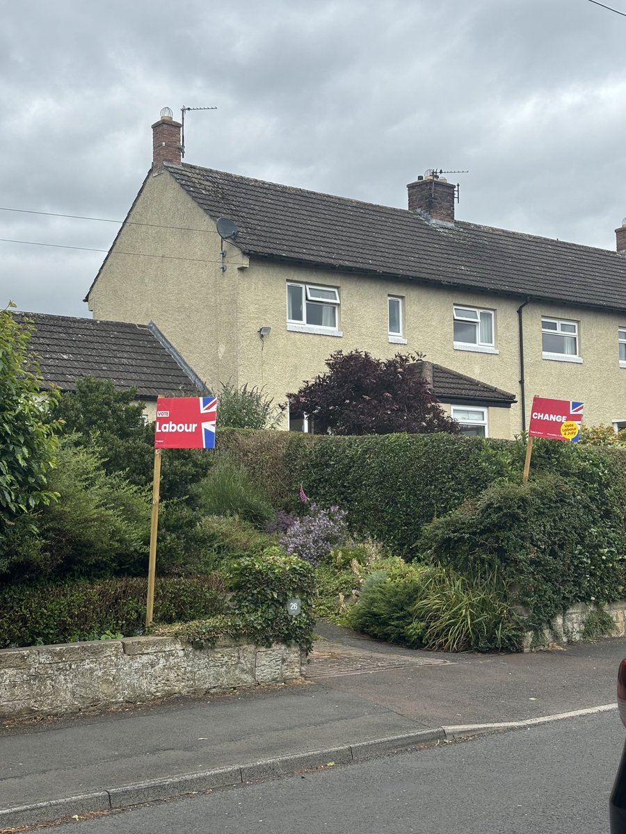 SusanDungworth's tweet photo. Who would have thought there were so many Labour voters in Corbridge. Many voting Labour for the first time because they know it is the #change that the country and #Hexham needs and trust Joe Morris to represent their interests. 🌹🗳️🐶 ⁦@LabourHexhamCLP⁩ https://t.co/XD32XMm1yw