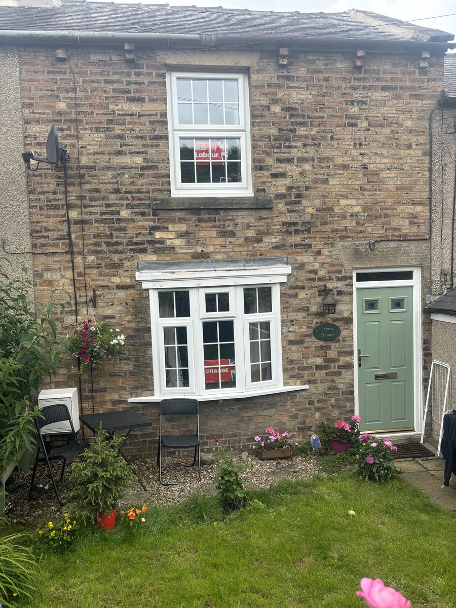 Who would have thought there were so many Labour voters in Corbridge. Many voting Labour for the first time because they know it is the #change that the country and #Hexham needs and trust Joe Morris to represent their interests. 🌹🗳️🐶 ⁦<a href="/LabourHexhamCLP/">Hexham Constituency Labour Party</a>⁩