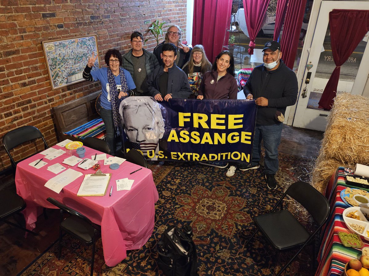 LA4Assange's tweet photo. Freedom: a man’s best birthday gift.  

HAPPY 53rd Year of Life, from Los Angeles, CA https://t.co/DvQUaBTfs9