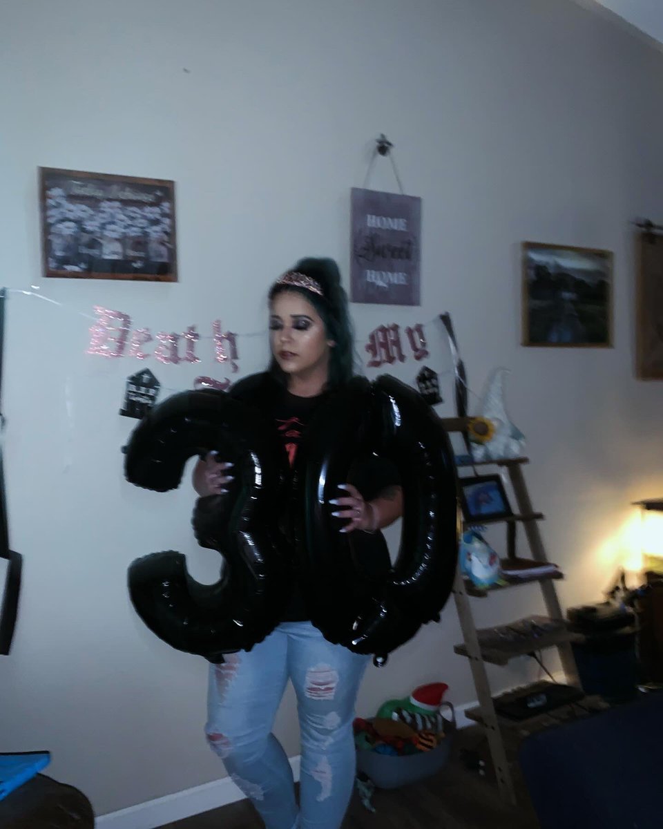 ThatBookBabe's tweet photo. Officially thirty! 🥳🖤
RIP TWENTIES 🪦
#DirtyThirty #Thirty #ThirtyFlirtyThriving #CancerSeason #JulyBaby #RIPTwenties https://t.co/rqfWMdzDL8