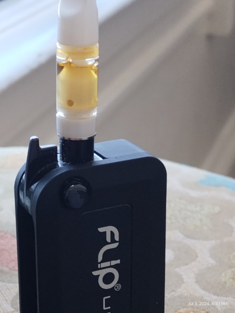 Phoenixheat9's tweet photo. #Savvy #GrapeGas #LiveResin #O2Vape #FlipUltra ✌️ https://t.co/eL2M5BNsvw