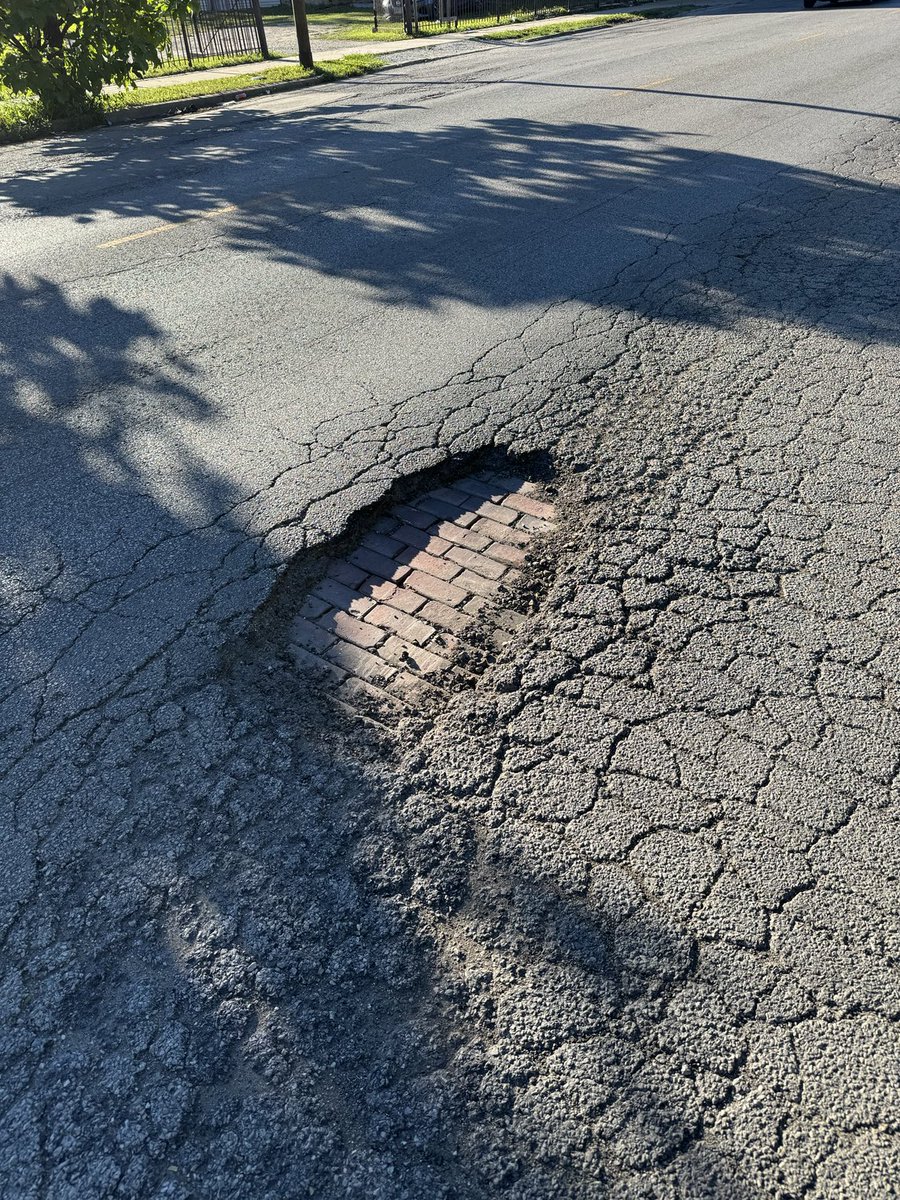 6figga_dilla's tweet photo. The bricks that got laid down 75 years ago are in better condition than the asphalt that got put down 10 years ago 🤦🏿‍♂️ https://t.co/JtqtfL7Tmd