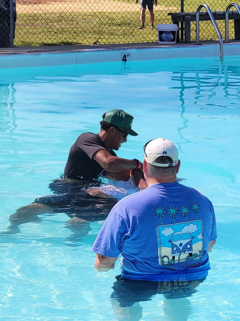 As coaches, we’re pretty quick to celebrate the cool things happening for the kids in our program. But I’d be doing our kids and program quite a disservice if I didn’t celebrate the greatest decision to ever be made by one of our former players.⤵️

Way to go LaCurtis!

🟣⚪️

#OYB