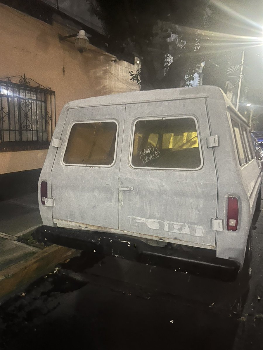 chrissanchez900's tweet photo. @lialimon @AlcaldiaAO A quien se le pide retiro de autos chatarra??? Se está generando mucha fauna nociva Mercado 6 de Enero, molino de rosas https://t.co/IJ13lrbUKw