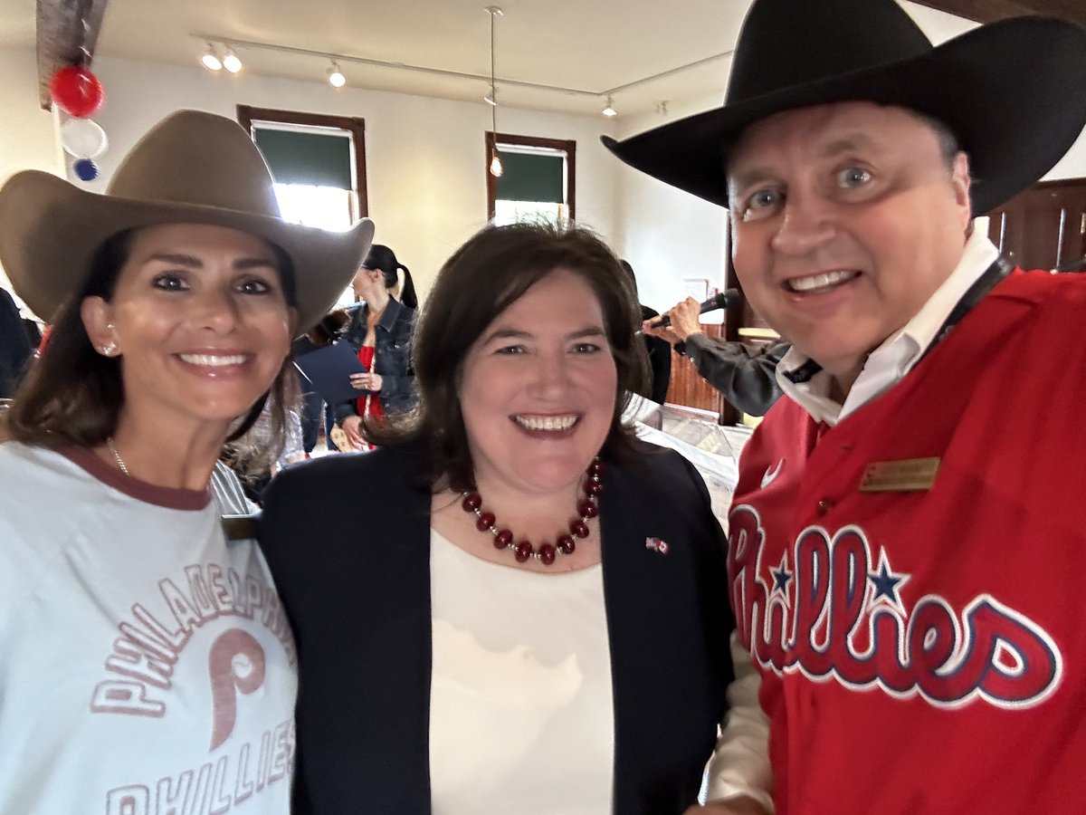 Exciting event in #YYC (Alberta) w/ <a href="/usconscalgary/">U.S. Consulate Calgary</a> at <a href="/confluence_yyc/">The Confluence Historic Site & Parkland</a> for celebration of 248th Independence Day&amp;integral relationship between <a href="/Canada/">Canada</a> &amp; <a href="/UnitedStates/">United States</a> - Theme:<a href="/PhiladelphiaGov/">City of Philadelphia</a> birthplace of freedom! Had to represent our <a href="/Phillies/">Philadelphia Phillies</a>! Go Phitans! <a href="/stampede_steve/">steve</a>