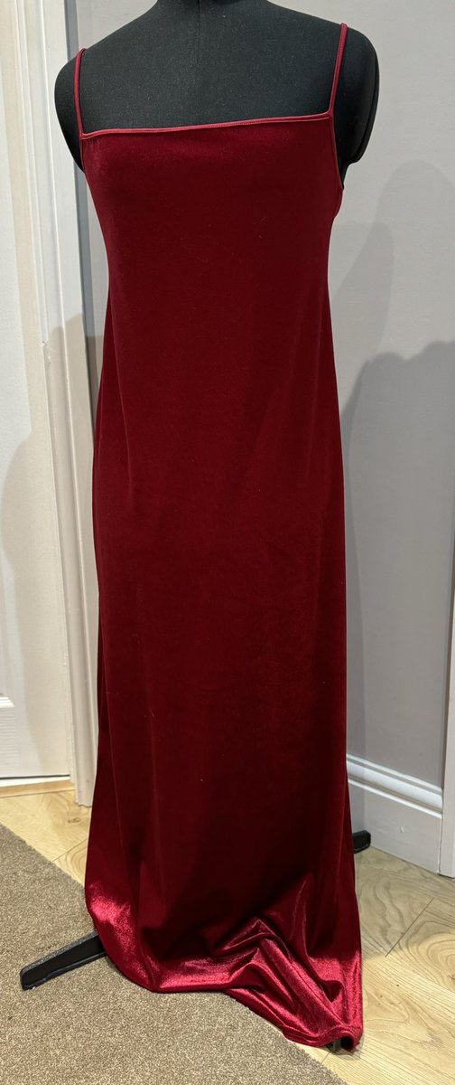 DawnDancingDawn's tweet photo. @Topshop found vintage dress in my wardrobe from approximately 1988 still looking fabulous ❤️ https://t.co/KCxlDgtD4s