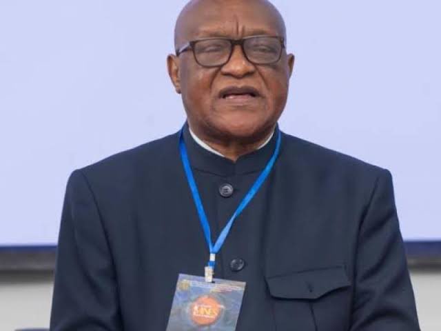 Bouches pleines, on ne parle pas! Même quand un journaliste est menacé et arrêté pour avoir fait son travail. Dieu du ciel, je parie qu’ils ont signé aussi des contrats. Mon petit doigt ne me trompe que très difficilement. <a href="/acajasbl/">ACAJ</a> <a href="/JeanClaudekat2/">Jean Claude Katende</a> <a href="/KapiambaGeorges/">Georges Kapiamba</a> <a href="/odeprdc/">Odeprdc</a>
