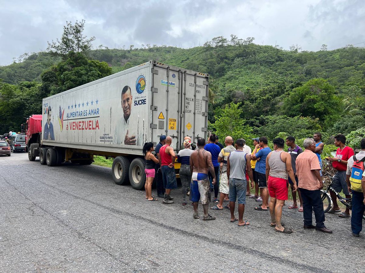 Eleazar_CM's tweet photo. @MinAlimenVen @LealTelleria Máxima Jornada de atención a nuestra comunidad de Cumanacoa, siguiendo las instrucciones de nuestro presidente @NicolasMaduro Todo el gobierno desplegado atendiendo a su pueblo.
 M. TM https://t.co/Fg2DsVYBxr