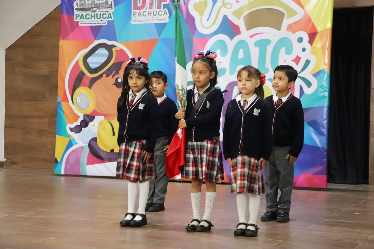 DIF_Pachuca's tweet photo. En representación de nuestra Presidenta @b_mejorada, el Alcalde de #Pachuca, @sergiobanosr, asistió a la ceremonia de graduación para niñas y niños de nuestro Centros de Atención Infantil Comunitarios #CAICs.
#AvanzandoEnFamilia
#DIFPachuca https://t.co/WOsduD7E82