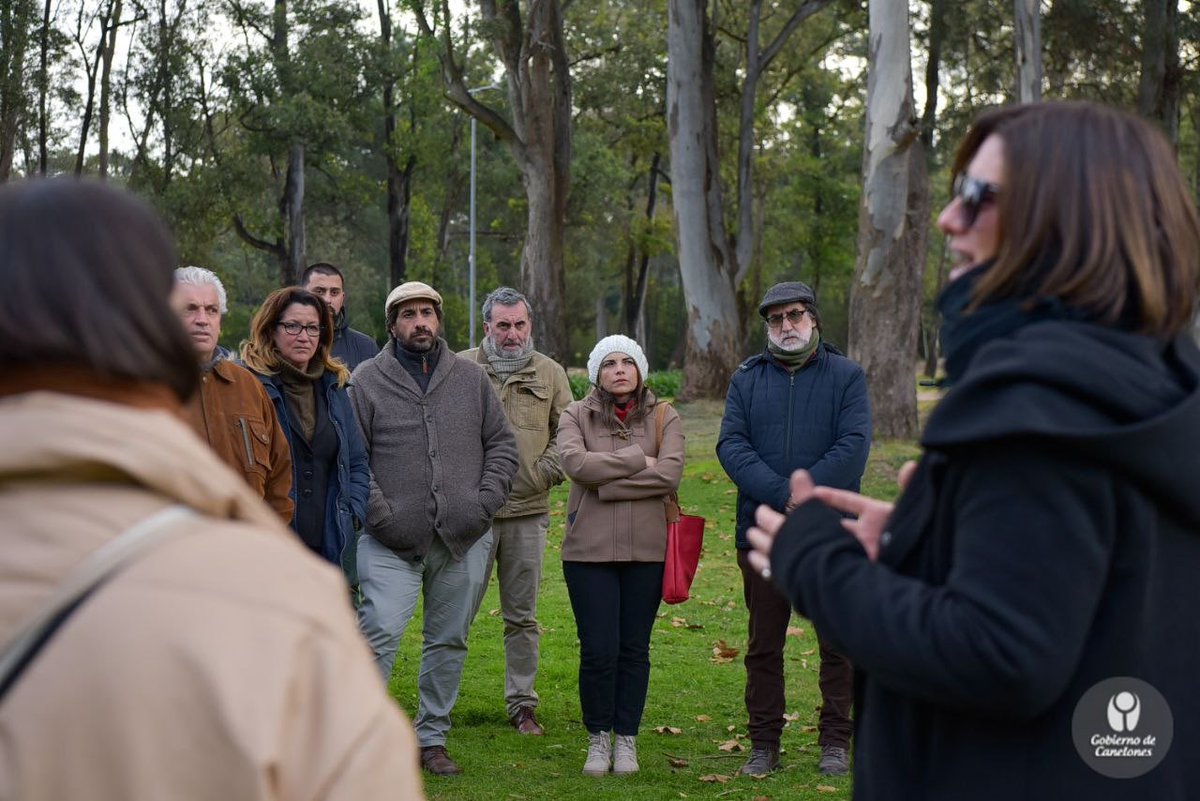 IdCanelones's tweet photo. ⚫Se realiza en el Parque Roosevelt, lanzamiento del proyecto Sendero de la Memoria.

Se trata de la creación de un memorial a través de la plantación de 197 árboles nativos en el que cada uno simbolizará a una persona detenida desaparecida durante la última dictadura cívico militar en Uruguay.