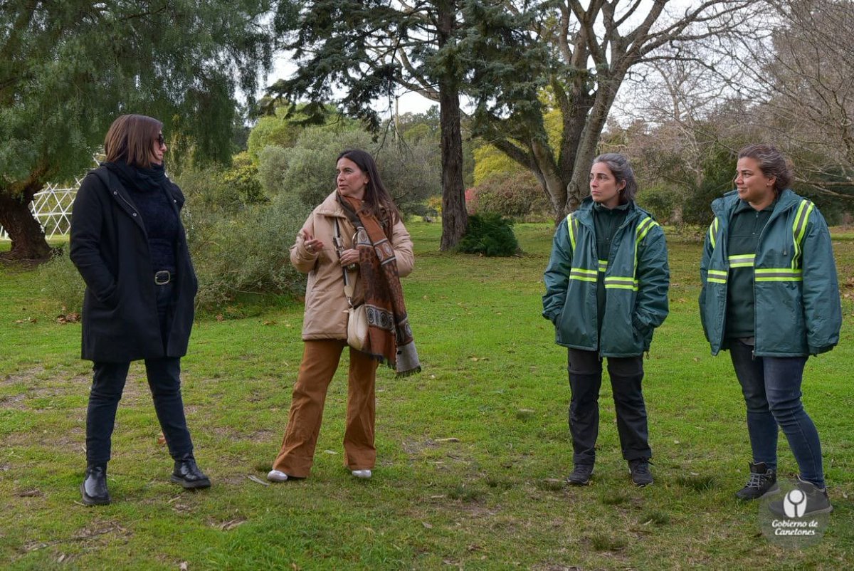 IdCanelones's tweet photo. ⚫Se realiza en el Parque Roosevelt, lanzamiento del proyecto Sendero de la Memoria.

Se trata de la creación de un memorial a través de la plantación de 197 árboles nativos en el que cada uno simbolizará a una persona detenida desaparecida durante la última dictadura cívico militar en Uruguay.