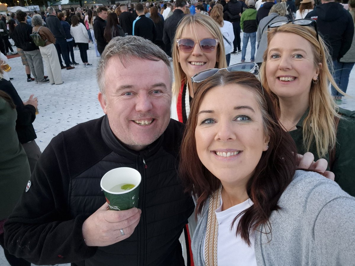 Delighted to bump in to one of my brother @KevinShortall5 's fav' colleagues &amp; pals <a href="/steobrien82/">SO’B.</a> this eve ! 🎵 - Obligatory selfie alert!