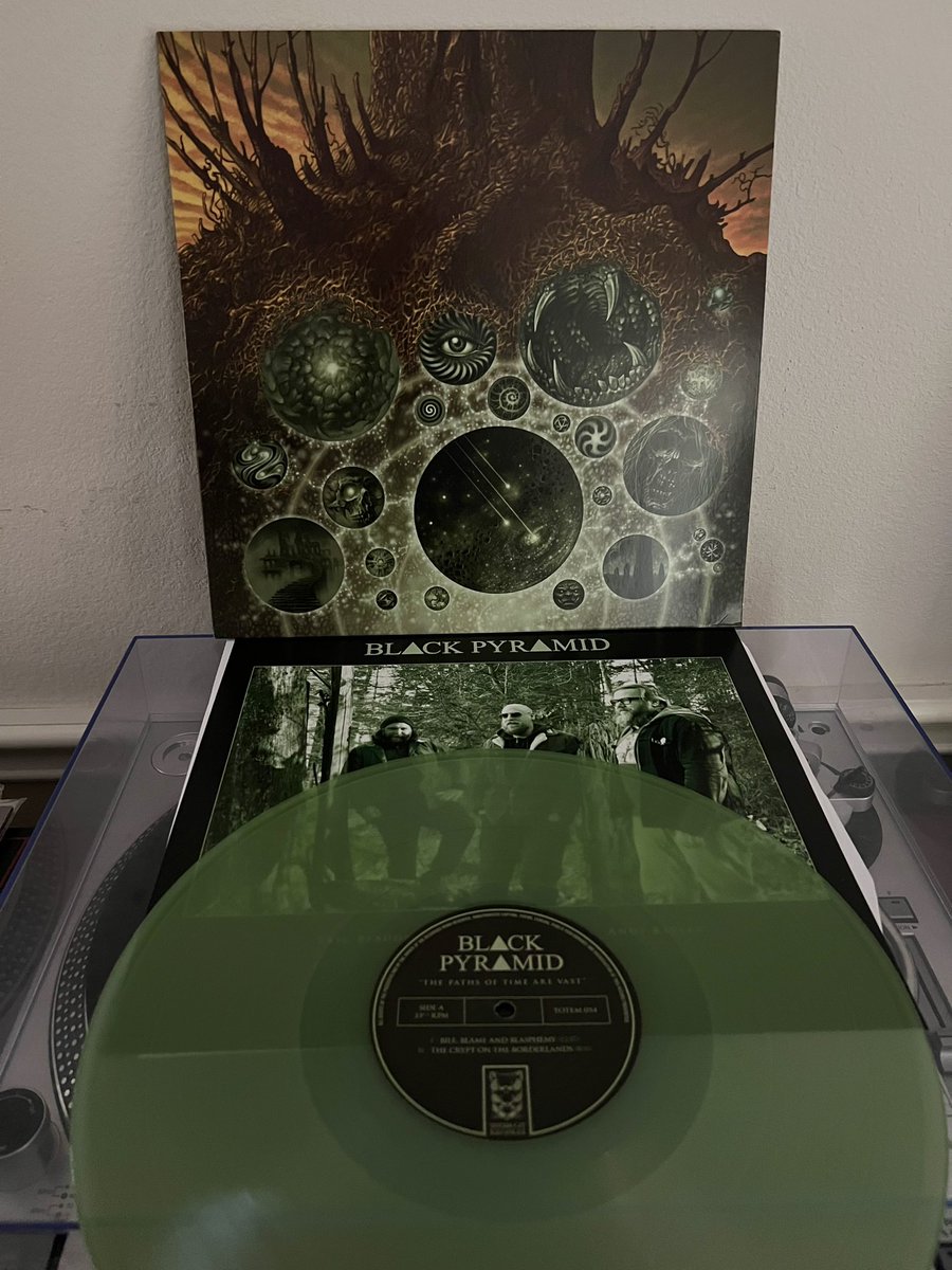 MoKnowsMetal's tweet photo. Black Pyramid delivering a unique blend of seriously mountainous riffs & sound.
The Paths of Time Are Vast may require several quite focused listening sessions to absorb all this colossal album has to offer. But it will be so worth it!
#BlackPyramid
#NowPlaying
#StonerRockDoom https://t.co/vplz4K2Tgp