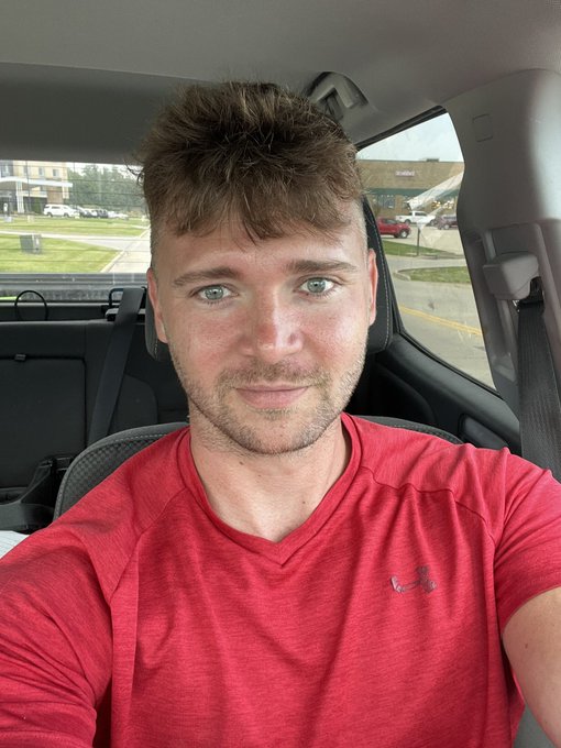 Just seen it&rsquo;s supposed to storm ⛈️ in a couple hours so rushing home to finish up the window trim and