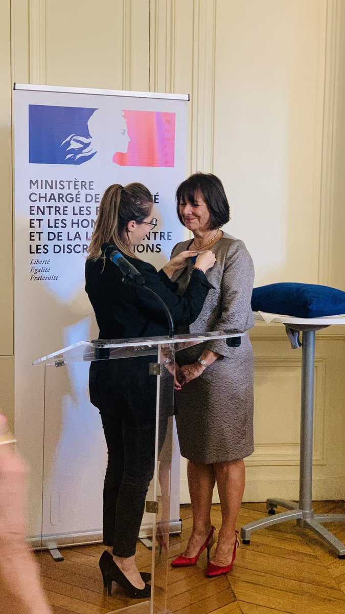 Marie-Pierre Rixain (@rixainmp) on Twitter photo Quel moment de rĂ©confort et de sororitĂ© dâĂȘtre aux cĂŽtĂ©s de <a href="/CatLadousse/">Catherine Ladousse</a> lors de sa remise des insignes dâofficier dans lâOrdre national du mĂ©rite en prĂ©sence de tant de fĂ©ministes engagĂ©es
Nous sommes une citadelle face Ă la menace que constitue lâextrĂȘme droite pour nos droits Quel moment de rĂ©confort et de sororitĂ© dâĂȘtre aux cĂŽtĂ©s de <a href="/CatLadousse/">Catherine Ladousse</a> lors de sa remise des insignes dâofficier dans lâOrdre national du mĂ©rite en prĂ©sence de tant de fĂ©ministes engagĂ©es
Nous sommes une citadelle face Ă la menace que constitue lâextrĂȘme droite pour nos droits