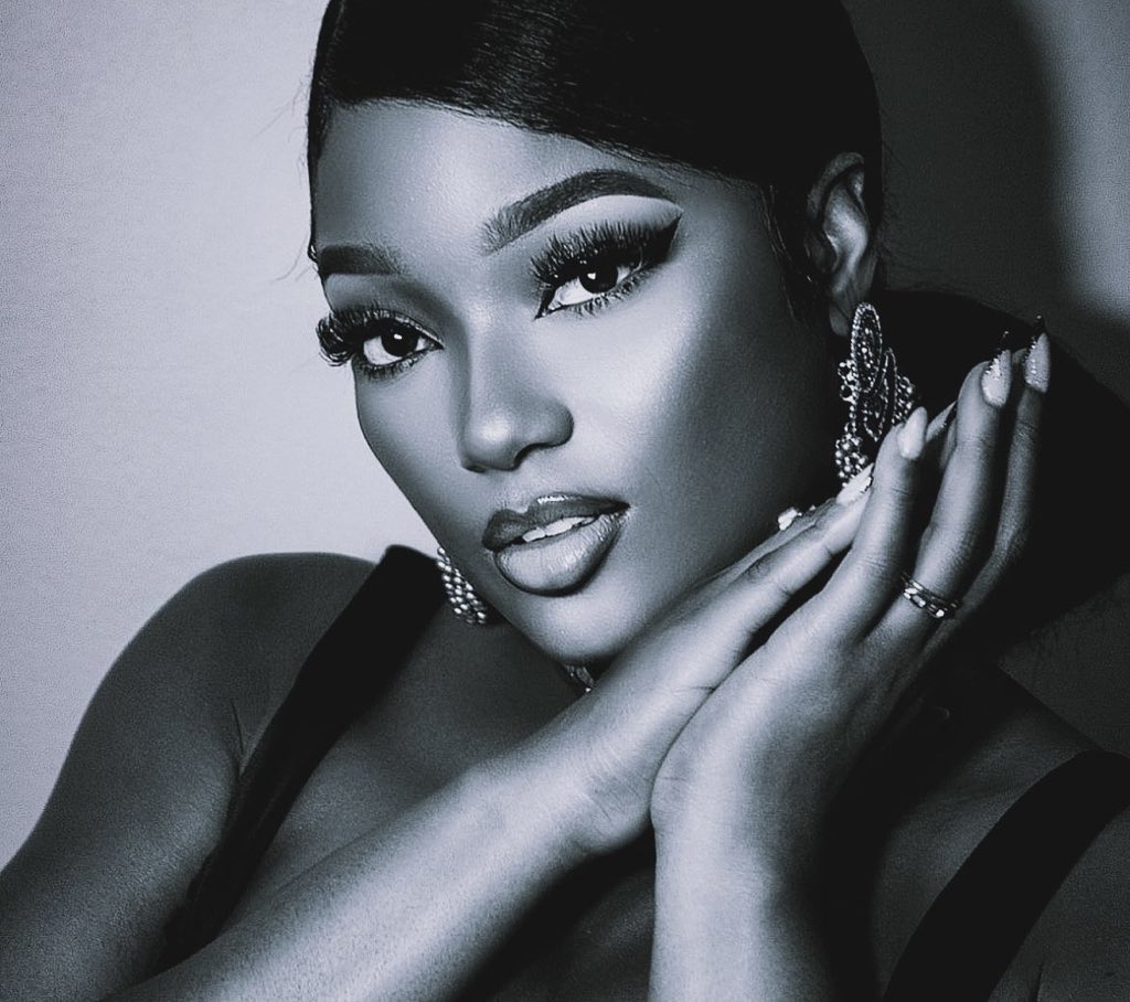 ayabtee's tweet photo. I think Ghana Music should celebrate @EFYA_Nokturnal she one of the best female singer we ever had... @GhanaMusic https://t.co/tgKWCh3Ok8