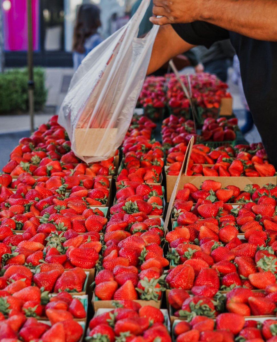 To-do list:⁠
1. Go to a farmer's market 🧑‍🌾⁠
2. Buy the reddest strawberries you can find 🍓⁠
3. Apply for Valley Ventures Culinary Catalyst program before July 17th 📅