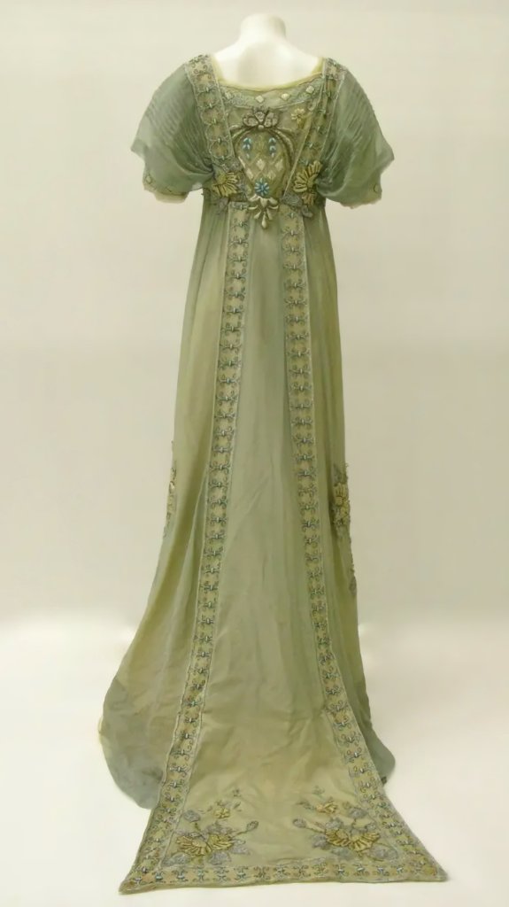 sachin and babi light blue dress Little guide 1890-1910 – Grimilde Malatesta main image 1