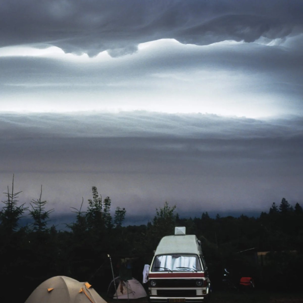 thomas_burkl's tweet photo. I took this photo during a 4 month long bike ride through Europe.

We had just arrived at a campsite in Easter Poland when these stratocumulus undulatus clouds appeared in the sky. 

We just had time to find some shelter before a mighty thunderstorm broke out. https://t.co/0lXx9L29Or