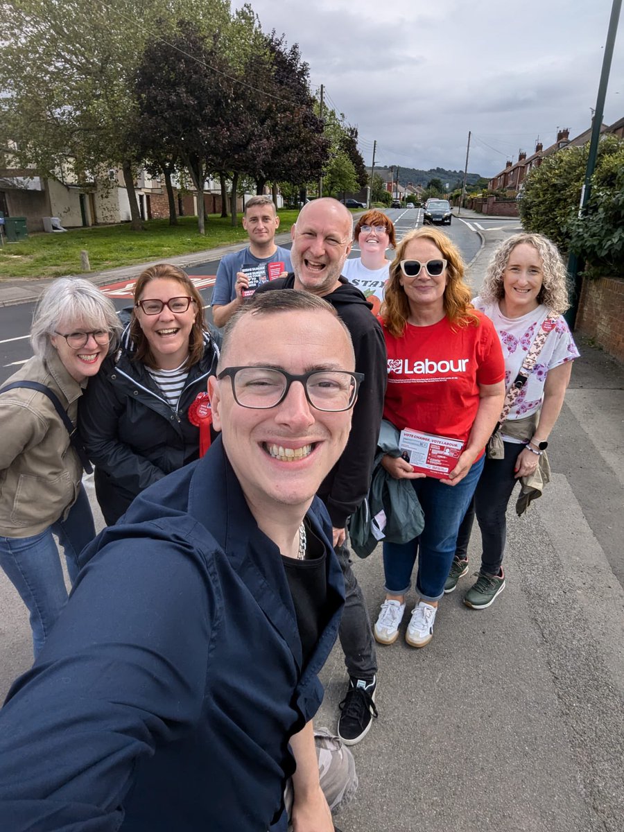 PeterCBowyer's tweet photo. Final furlong in native #Teesside campaigning for brilliant #JoeDancey4StocktonWest, @annaturley & @luke_myer.
Now in #Putney to vote for fab @PutneyFleur & spend rest of day helping @ChelFulhamBen over the wire.
Vote for #Change
Vote for a #BetterBritain ๐ฌ๐ง
#VoteLabour ๐น https://t.co/e4jL4AvfhG