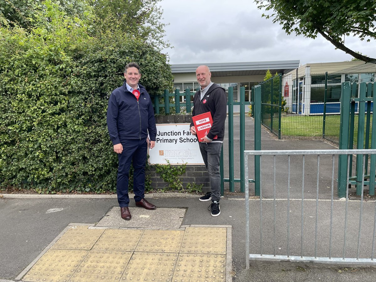 PeterCBowyer's tweet photo. Final furlong in native #Teesside campaigning for brilliant #JoeDancey4StocktonWest, @annaturley & @luke_myer.
Now in #Putney to vote for fab @PutneyFleur & spend rest of day helping @ChelFulhamBen over the wire.
Vote for #Change
Vote for a #BetterBritain ๐ฌ๐ง
#VoteLabour ๐น https://t.co/e4jL4AvfhG