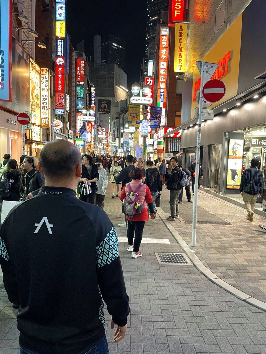 rt4040000's tweet photo. Proud to wear the @Aleph__Zero colors on the street 💯🔥

Do you like my #AlephZero customized  jacket? Comment 👇

$AZERO $CMN #COMMONDEX https://t.co/2sj5YtIyuC