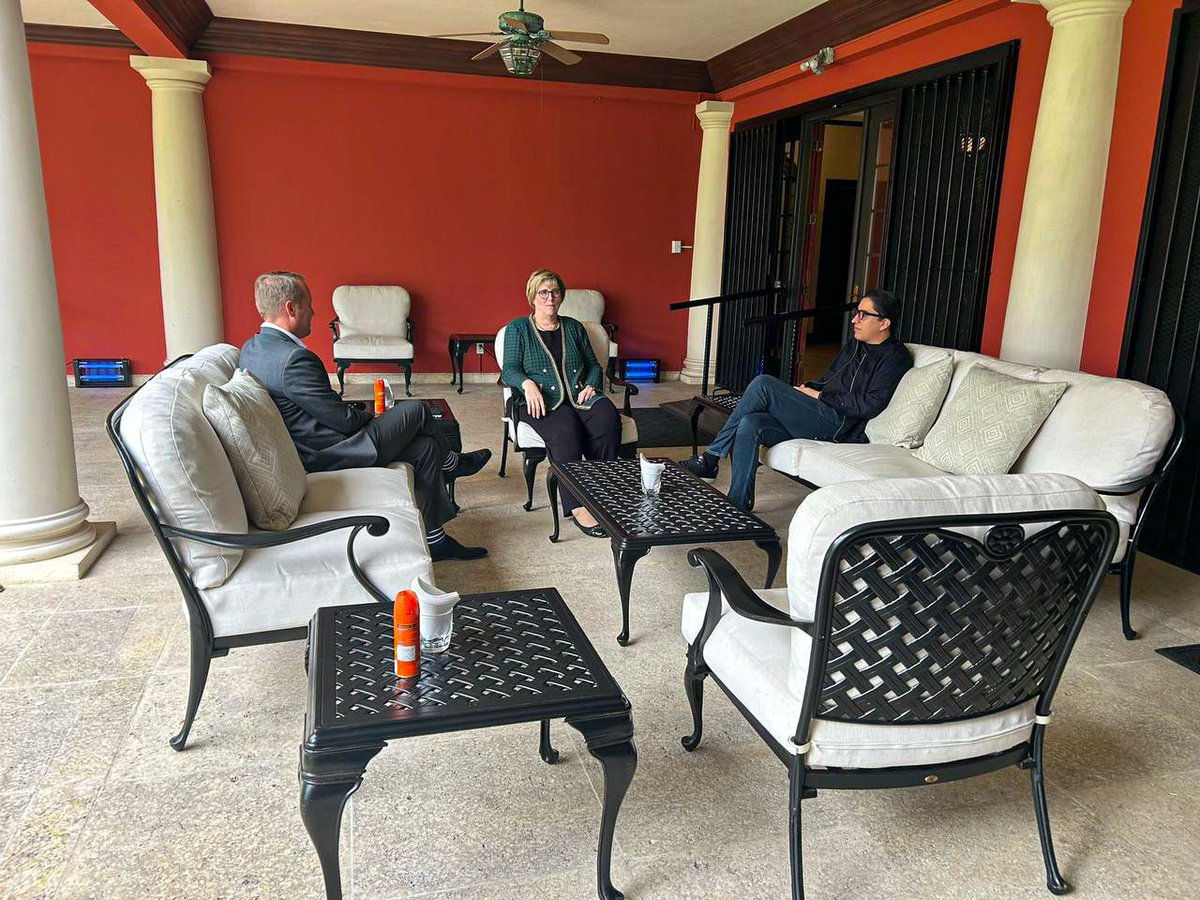Jose Manuel Zelaya Castro (@melitozelaya) on Twitter photo Me reuní con la <a href="/USAmbHonduras/">Embajador/a de Estados Unidos ante Honduras</a> para hablar sobre la importancia de seguir fortaleciendo la relación entre Honduras y los Estados Unidos. Ambos coincidimos que nuestra histórica asociación es crucial para la prosperidad y la estabilidad de ambas naciones. Me reuní con la <a href="/USAmbHonduras/">Embajador/a de Estados Unidos ante Honduras</a> para hablar sobre la importancia de seguir fortaleciendo la relación entre Honduras y los Estados Unidos. Ambos coincidimos que nuestra histórica asociación es crucial para la prosperidad y la estabilidad de ambas naciones.