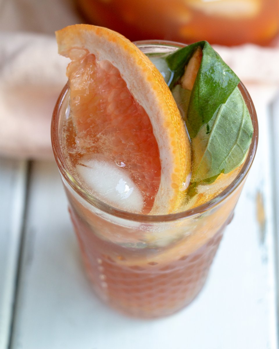 CapressoTweets's tweet image. 🍑 You'll be sippin' on sunshine with this refreshing iced tea spritzer! 

With the Capresso Iced Tea Marker, you'll need frozen peaches, tangy grapefruit and peach tea. Top it off with fizzy club soda.

capressoblog.com/2019/06/28/ice…