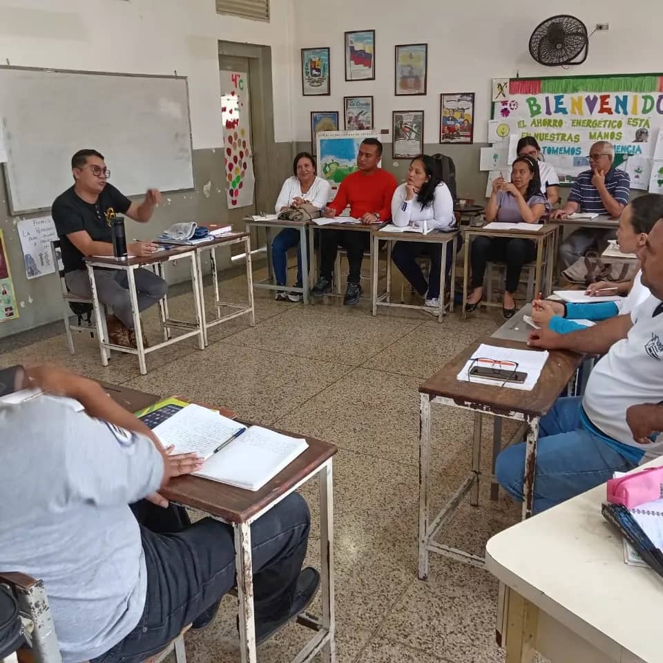 #Entérate || En cumplimiento a las actividades de formación, la #UTGUTrujillo realizó el consejo territorial con los voceros de Secretaría Situada, Comunalización y tutores regionales, con la finalidad de organizar el sistema de trabajo desde cada responsabilidad.
<a href="/NicolasMaduro/">Nicolás Maduro</a>