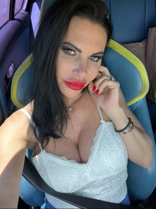 I heard you needed a special Mommy hug to make your day better?😜  I&rsquo;m on my way to you! https://t.co<a href="/tag/mvsales"class="tags"><span>#mvsales</span></a>