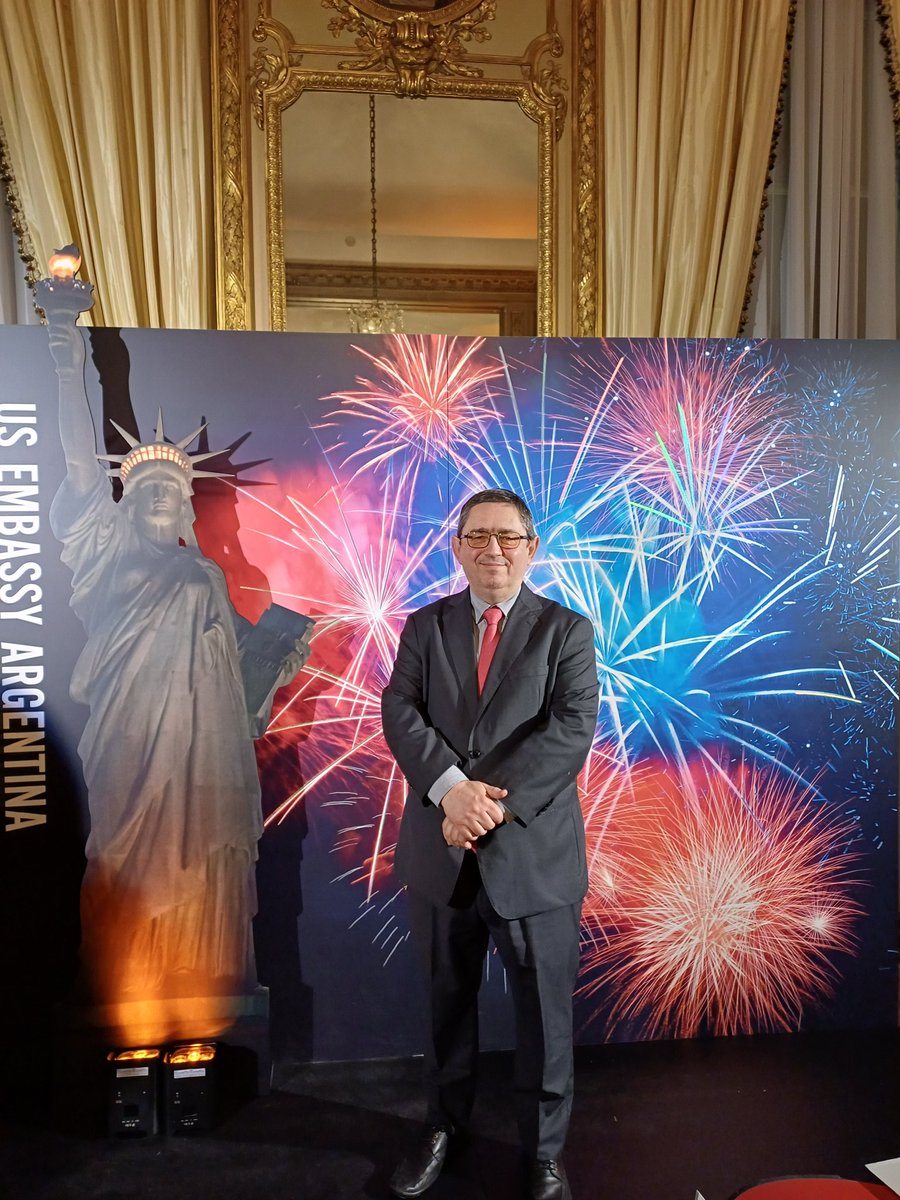 Participe de la fiesta por el 248 aniversario de la independencia de USA, felicidades!