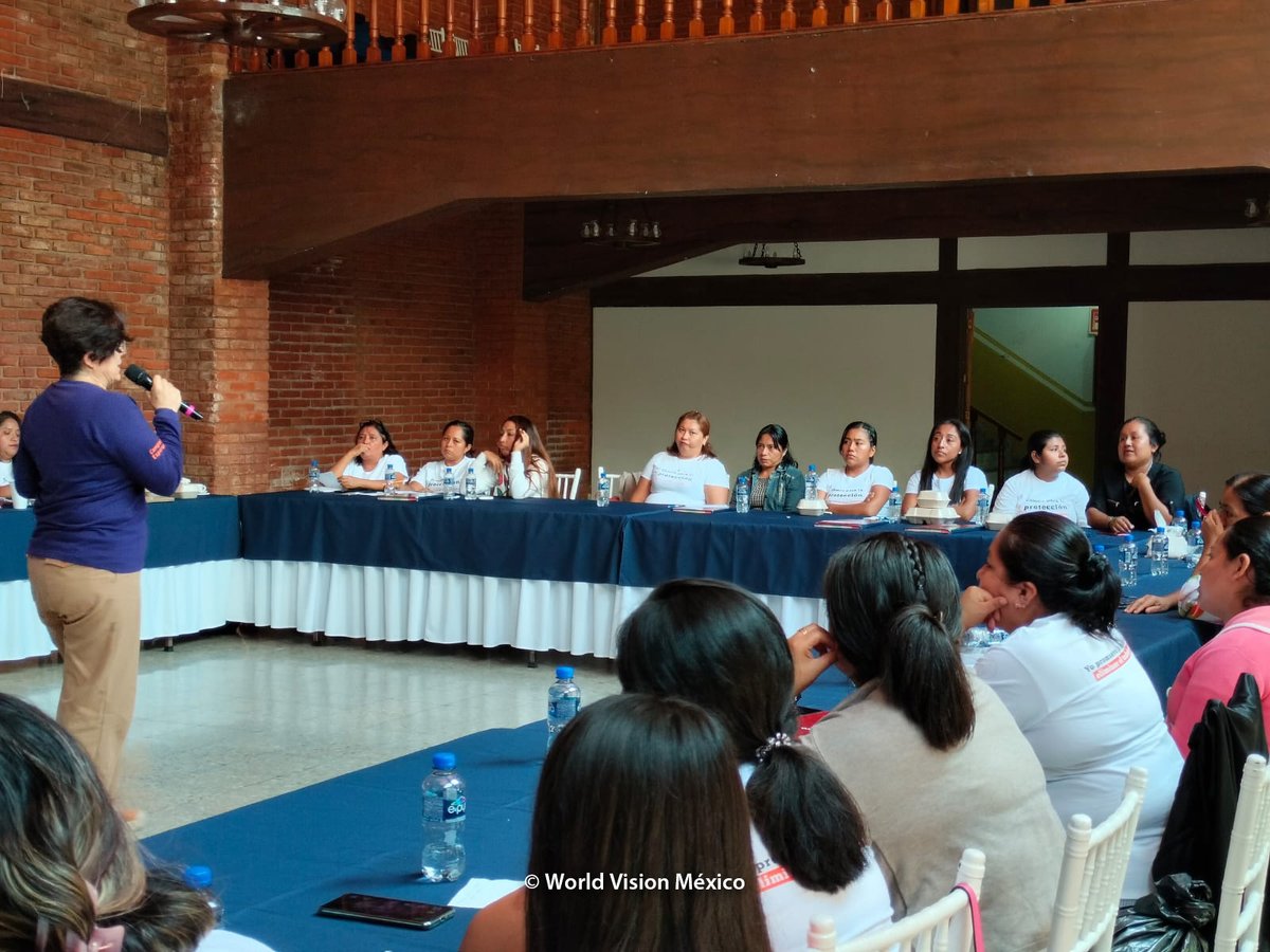 CDE_WorldVision's tweet photo. Se llevó a cabo el intercambio de experiencias entre los Comités para la Protección de la Niñez y la Familia de las comunidades de Tezonapa y Zongolica. Donde conocieron cómo han implementado sus planes de acción, qué desafíos se han encontrado y a qué soluciones llegaron. 🙌👦👧 https://t.co/7X70EksJoA