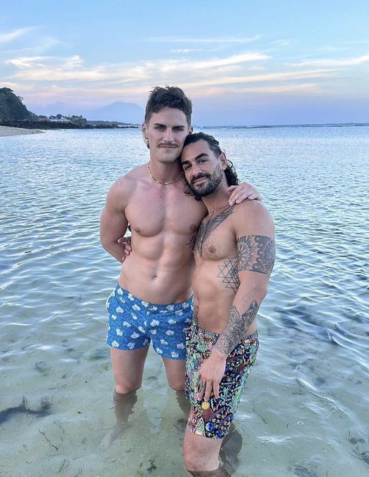 Instagram vs Twitter https://t.co/2j9S6BUHdW