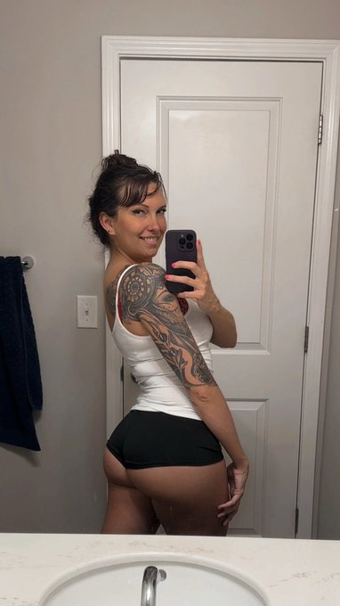 Can you tell what I workout the most? 😋 https://t.co/rink31gPNv