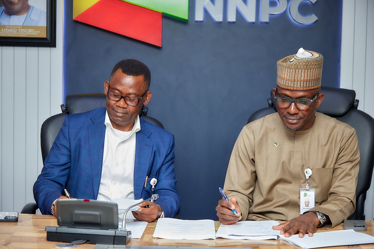 nnpclimited's tweet photo. PHOTO NEWS:

Earlier today at the NNPC Towers, Abuja, the Nigerian Pipelines and Storage Company Limited (NPSC), a downstream subsidiary of the NNPC Ltd. has signed an agreement with WAGL Energy Limited for the provision of Operation and Maintenance (O and M) Services to the Escravos Crude Oil Terminal Facility.