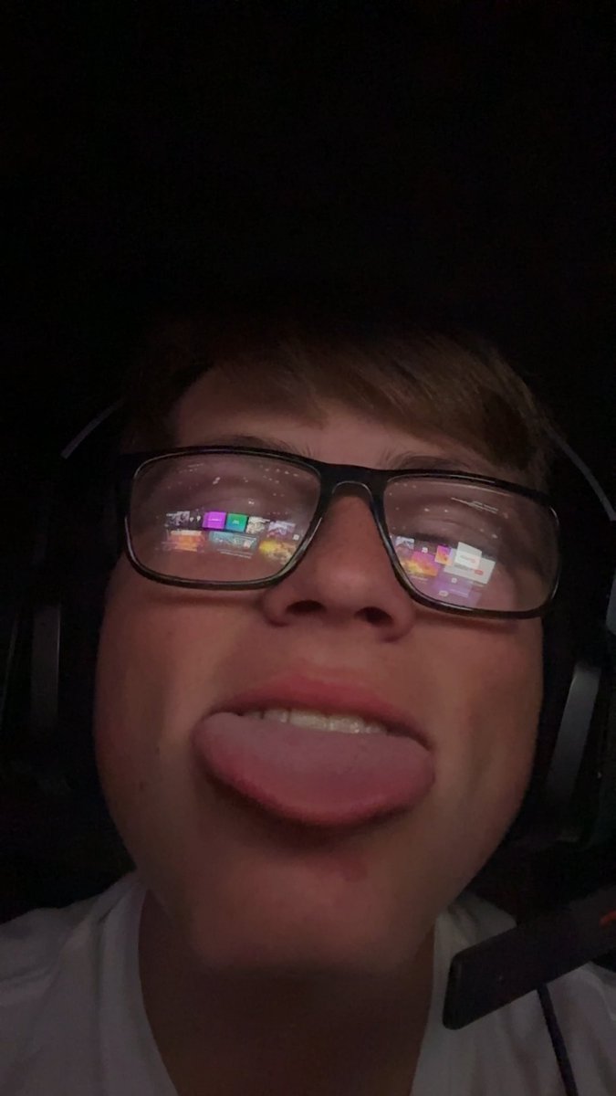 bazofrmfl's tweet photo. This you @AlwaySoIo Never talk shit to my mans hawk again🚬🚬🚬 https://t.co/TJX8G53K5y