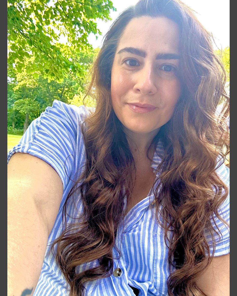 Bcovelusky's tweet photo. “You looking like I’m gonna wind up missin’ you” 💋 #music #country #summervibes https://t.co/cnsThXjVTt
