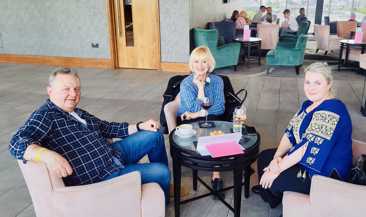 UkraineAppeal22's tweet photo. Delightful visit from the Chair of Association of Ukrainians in Great Britain (AUGB) Petro Rewko, who came to Milton Keynes to support the upcoming joint project by two charities🫶🏻
More than 30 Ukrainian &amp; British artists will present works in framework of HOD @heritageopenday https://t.co/g9lEcAvO0Q