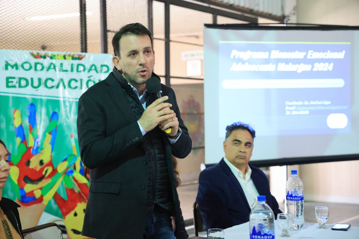 MzaDGE's tweet photo. En Malargüe, García Zalazar presentó el programa sobre bienestar emocional adolescente

➡️Se trata de una iniciativa que apunta a la prevención y abordaje de diferentes situaciones de riesgo en los niños, niñas y jóvenes de nuestra provincia.

Detalles: 🔗https://t.co/DuNO9fqIbQ https://t.co/bFpZmYI2kd