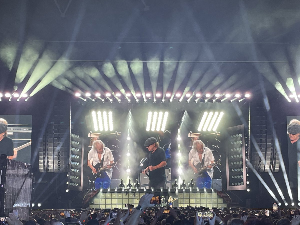 UK VOMIT tweet media