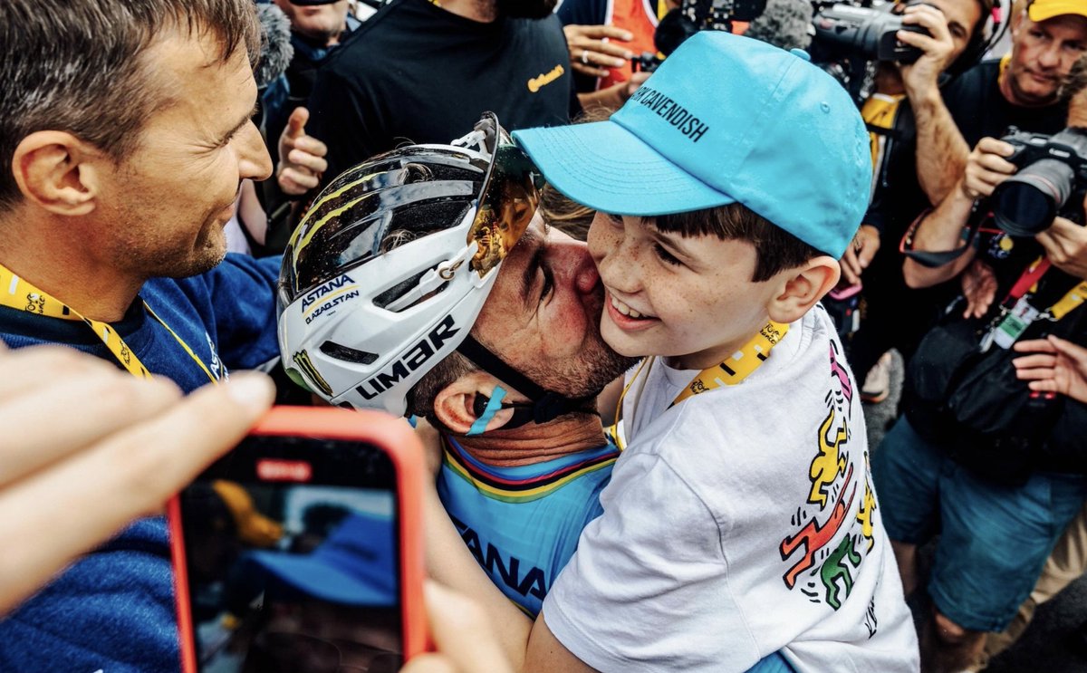THREAD

The best photos from the fifth stage of this year’s Tour de France. #TDF2024 

1. Dreams do come true. (📷: cyclingimages)