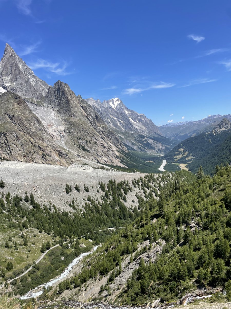jotaro_yoshida's tweet image. #throughbackthursday 

Tour du Mont Blanc 2022 July

Near Ghiacciaio del Miage on the Italian side 🇮🇹

#tbt #TMB #July2022 #tourdumontblanc