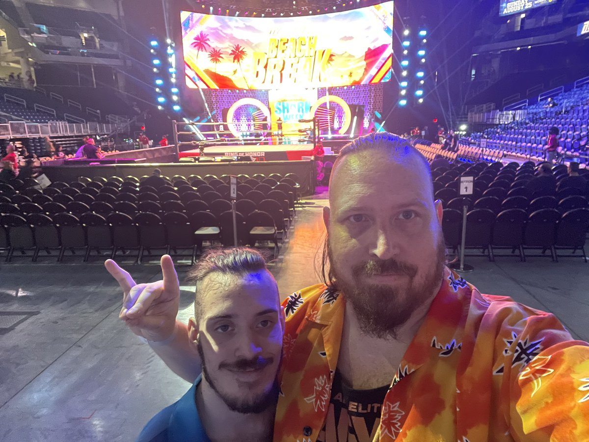 SmarkingDown's tweet image. #AEWDynamite #BeachBreak @WintrustArena