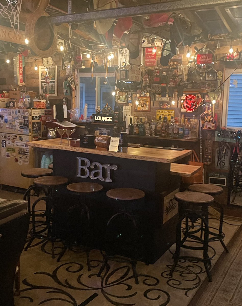 TheCTLounge's tweet photo. The biggest surprise of my life. 

Mark Dziatczak built me a new bar for @TheCTLounge.

Cried real tears, the nicest thing that someone has ever done for me.  

The CTL went from Dive Bar status to Lounge status!

The only time in my life where I’ve been speechless!  

❤️,
CT 👊🏻 https://t.co/hKij9IJJuF