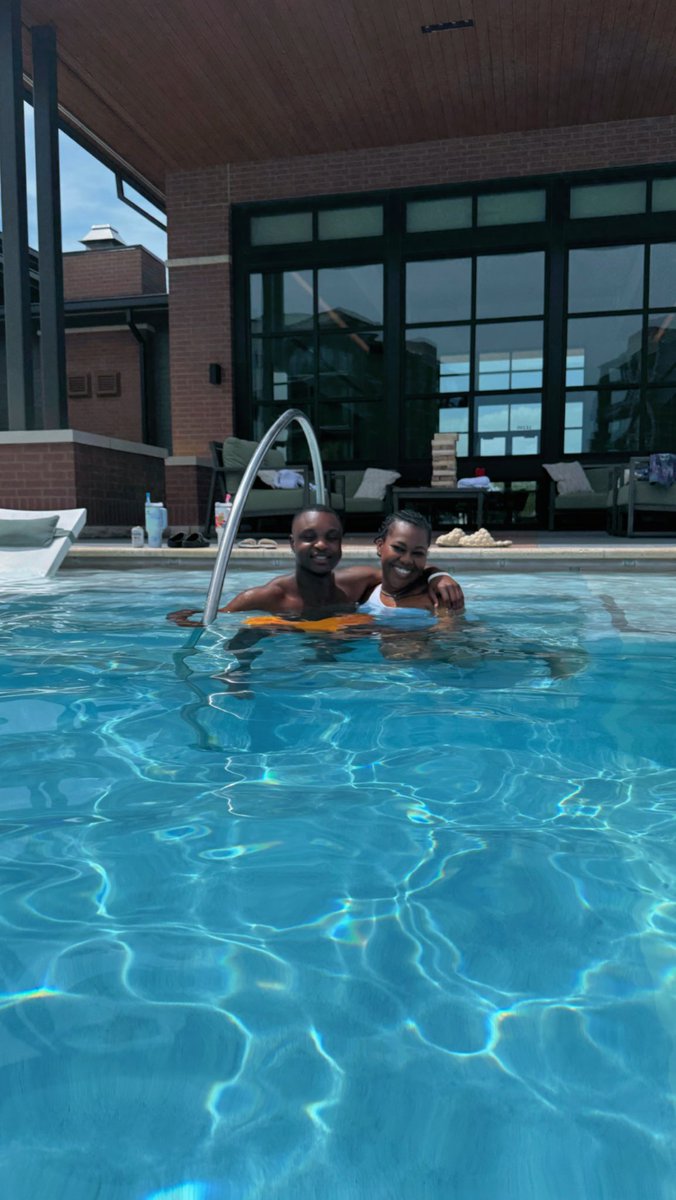 Coolteachercat's tweet photo. Pool day with @MrLangAISD 🫶🏾🏊🏾‍♂️
#WellsSummerSelfie #ExploreWells https://t.co/vhxpHeRXIf