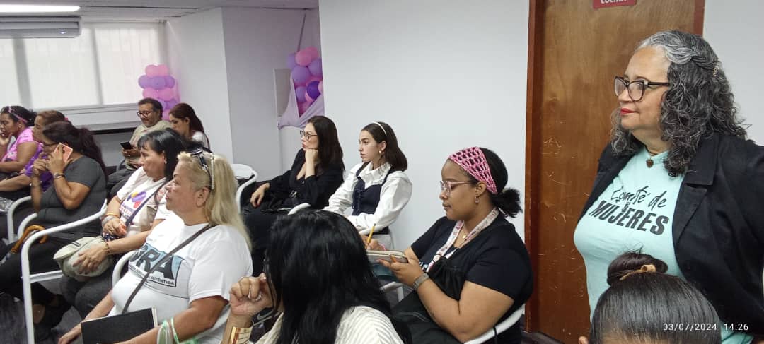 Ofic_Inamujer's tweet photo. #Hoy | El #Inamujer y el @immig_ccs  organizaron  conversatorio sobre los aspectos generales de la Ley Orgánica Sobre los Derechos de las Mujeres a una Vida Libre de Violencia , junto a la ponente Doctora María Hernández Royett.

#7FuerzasParaLaVictoria 

@NicolasMaduro https://t.co/c3BMy4GaIE